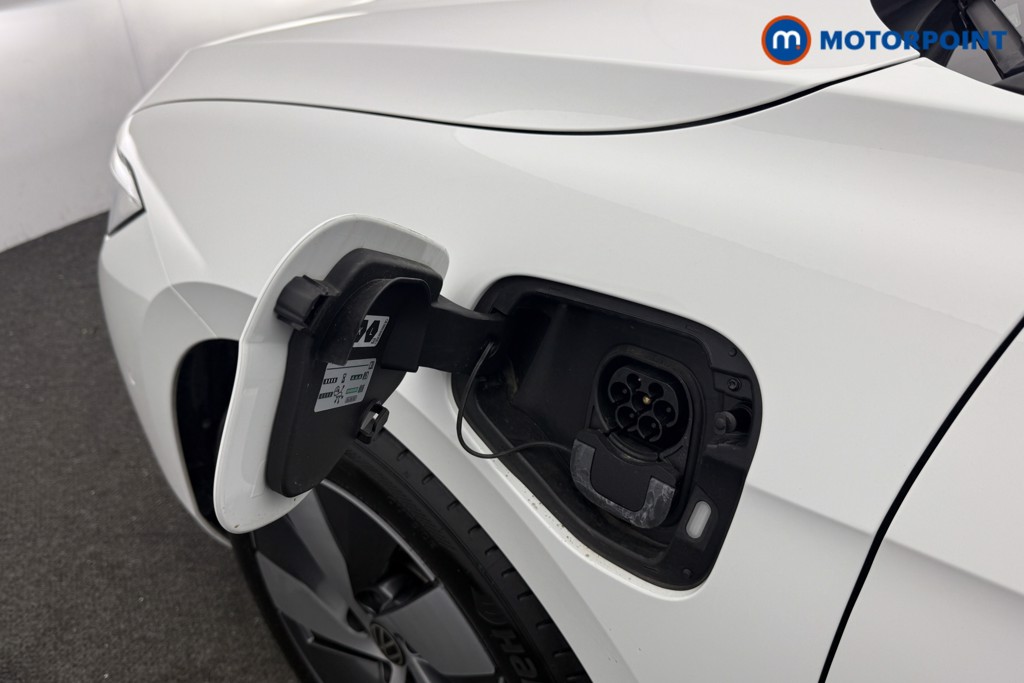 Volkswagen Passat Life Automatic Petrol Plug-In Hybrid Estate - Stock Number (1632926) - 19th supplementary image