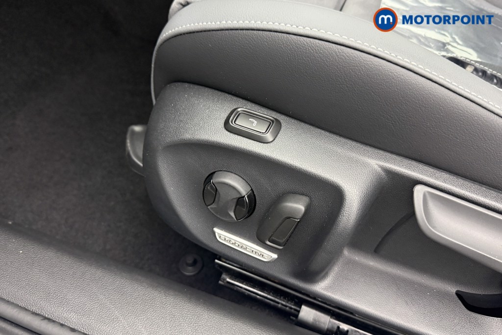 Volkswagen Passat Life Automatic Petrol Plug-In Hybrid Estate - Stock Number (1632926) - 22nd supplementary image