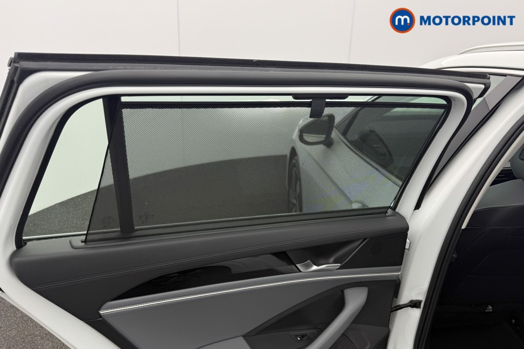 Volkswagen Passat Life Automatic Petrol Plug-In Hybrid Estate - Stock Number (1632926) - 24th supplementary image