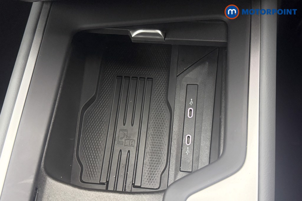 Volkswagen Passat Life Automatic Petrol Plug-In Hybrid Estate - Stock Number (1632928) - 4th supplementary image