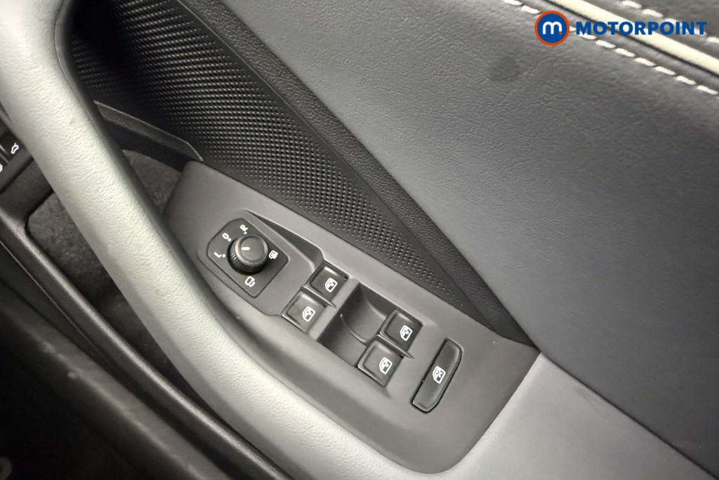 Volkswagen Passat Life Automatic Petrol Plug-In Hybrid Estate - Stock Number (1632928) - 11th supplementary image