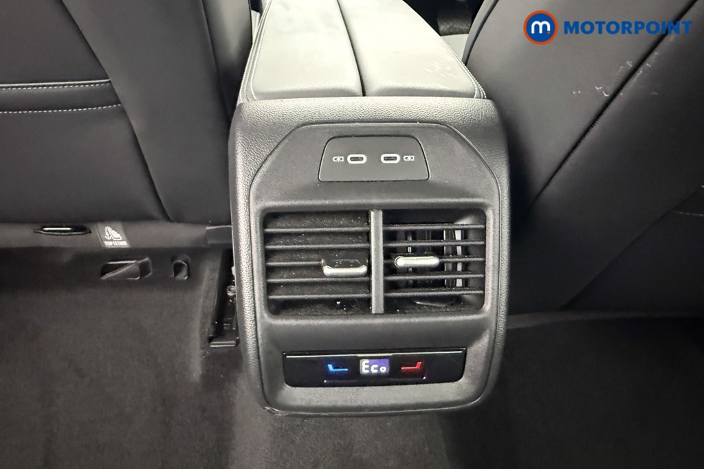 Volkswagen Passat Life Automatic Petrol Plug-In Hybrid Estate - Stock Number (1632928) - 19th supplementary image