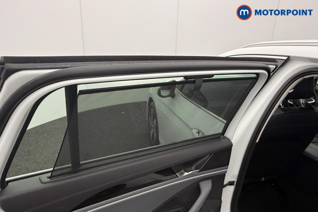 Volkswagen Passat Life Automatic Petrol Plug-In Hybrid Estate - Stock Number (1632928) - 20th supplementary image