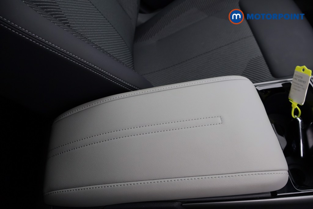 Ford Explorer Select Automatic Electric SUV - Stock Number (1633210) - 16th supplementary image