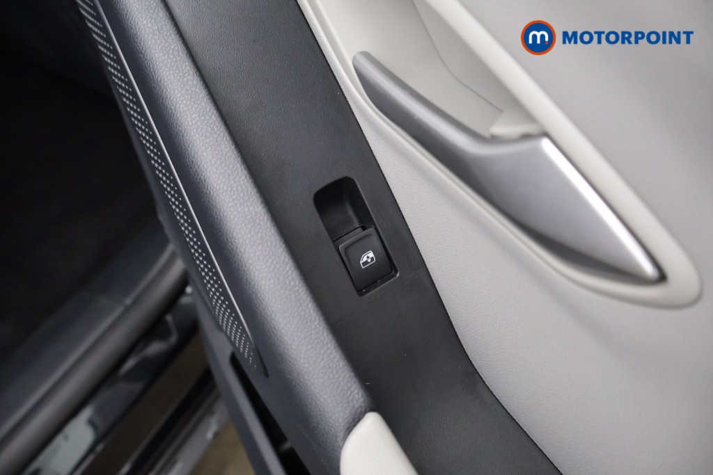 Ford Explorer Select Automatic Electric SUV - Stock Number (1633210) - 24th supplementary image