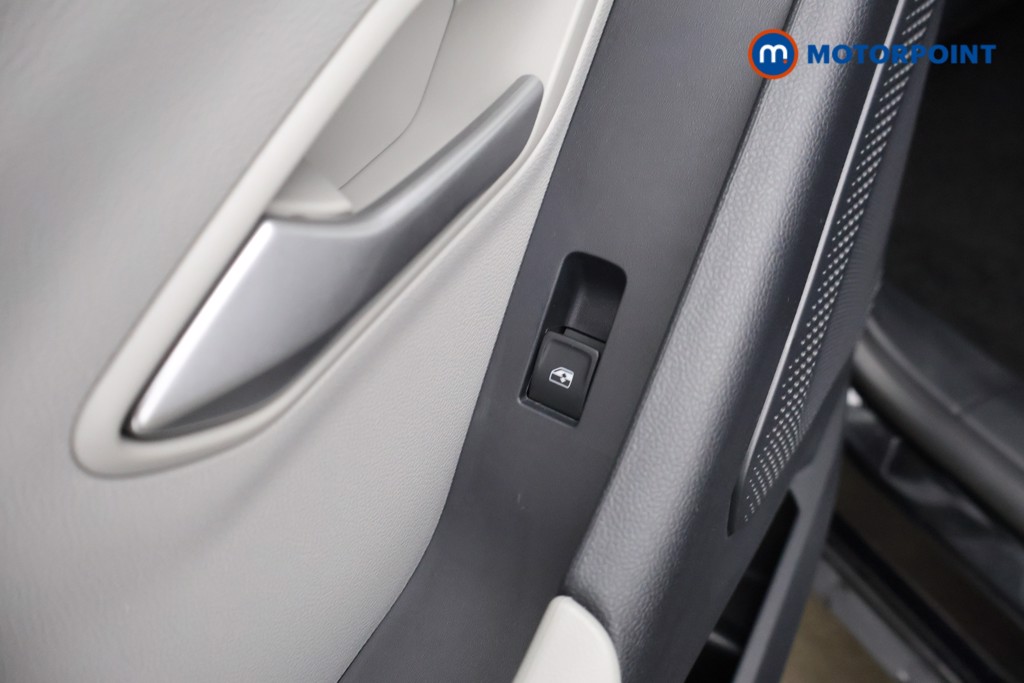 Ford Explorer Select Automatic Electric SUV - Stock Number (1633210) - 28th supplementary image