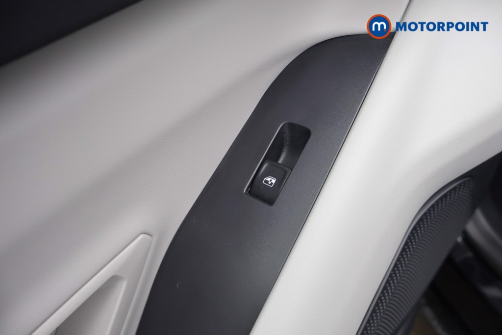 Ford Explorer Select Automatic Electric SUV - Stock Number (1633210) - 30th supplementary image