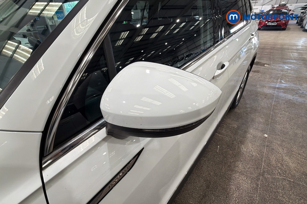 Volkswagen Tiguan Allspace Life Automatic Petrol SUV - Stock Number (1635661) - 43rd supplementary image