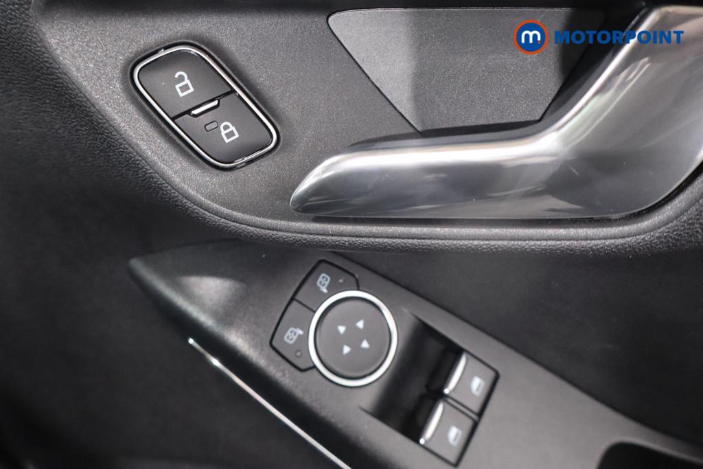 Ford Fiesta Zetec Manual Petrol Hatchback - Stock Number (1636365) - 9th supplementary image