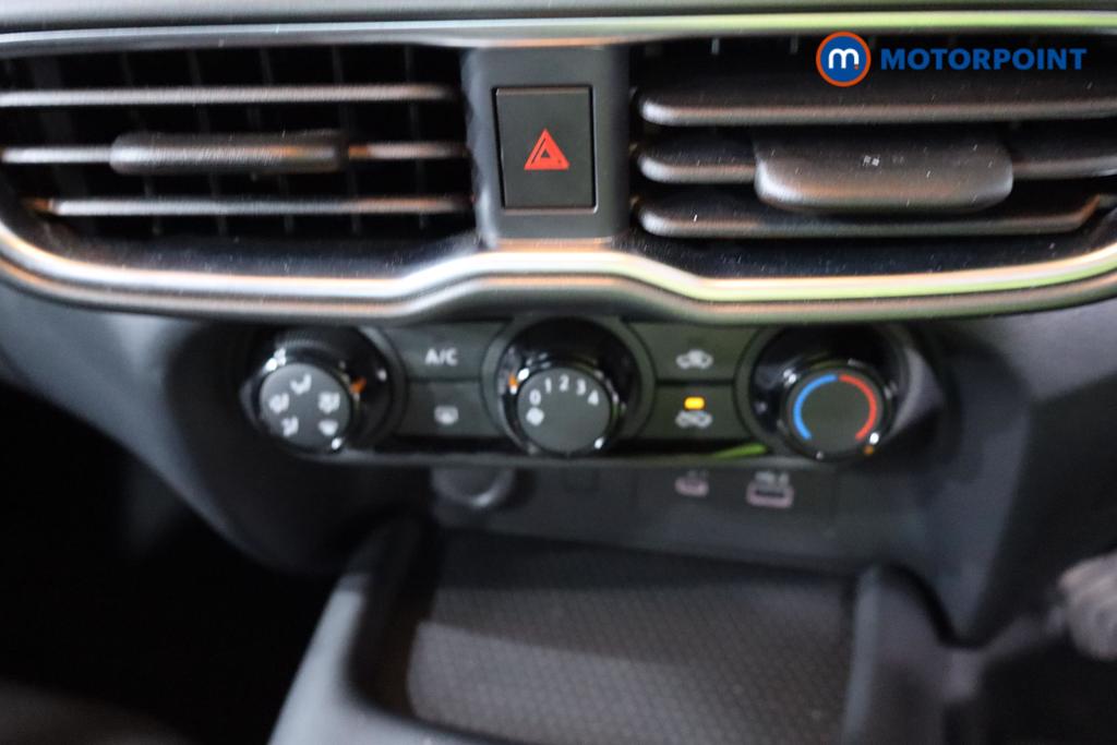 Nissan Juke Acenta Premium Manual Petrol SUV - Stock Number (1616742) - 18th supplementary image