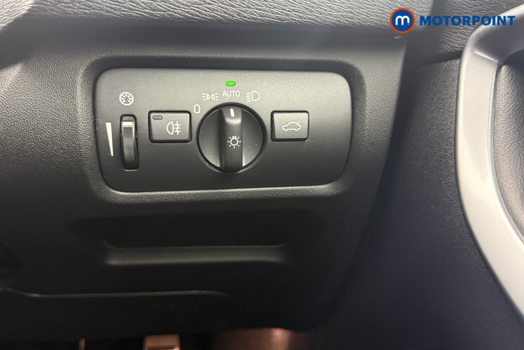 Volvo V40 R Design Nav Plus Manual Petrol Hatchback - Stock Number (1619654) - 11th supplementary image