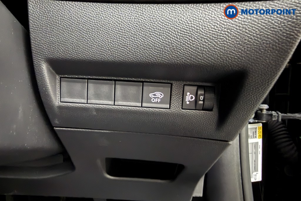 Peugeot 2008 Allure Manual Petrol SUV - Stock Number (1624975) - 5th supplementary image