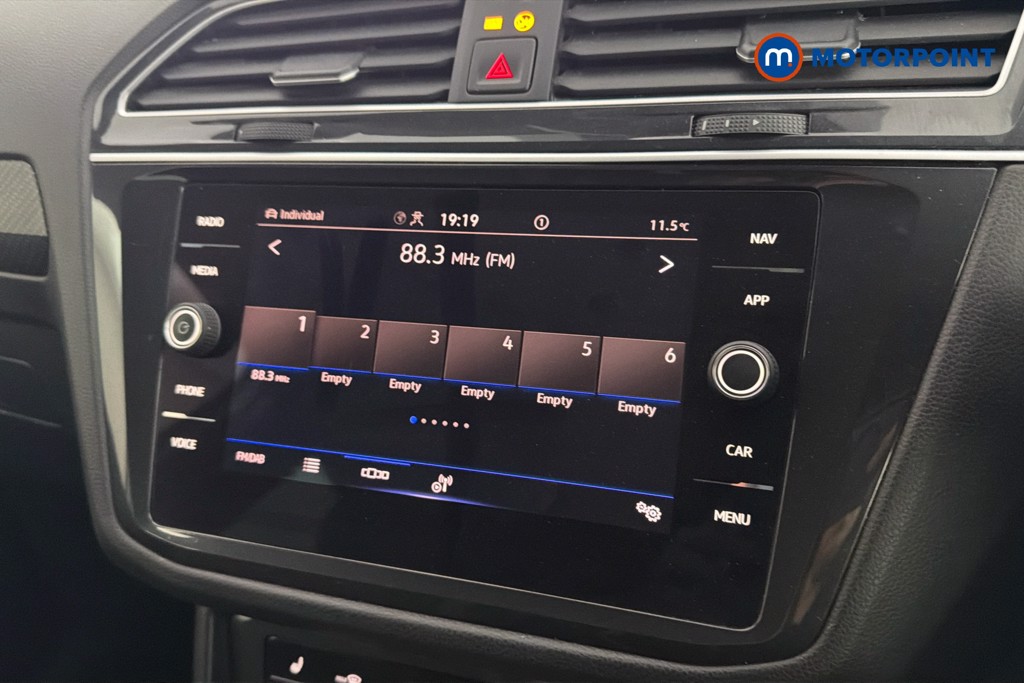 Volkswagen Tiguan R-Line Automatic Petrol SUV - Stock Number (1628852) - 9th supplementary image