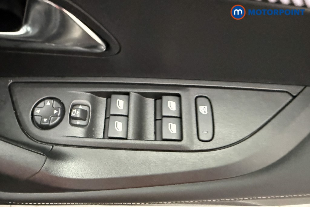 Peugeot 2008 Allure Manual Petrol SUV - Stock Number (1630160) - 17th supplementary image