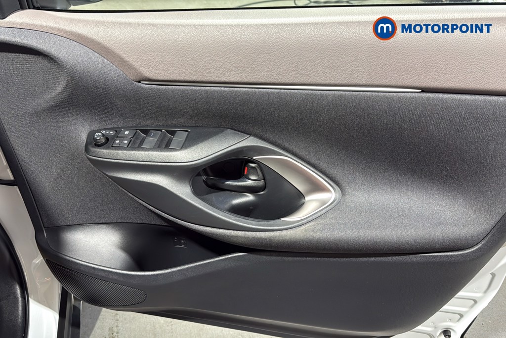 Toyota Yaris Cross Excel Automatic Petrol-Electric Hybrid Estate - Stock Number (1633976) - 19th supplementary image