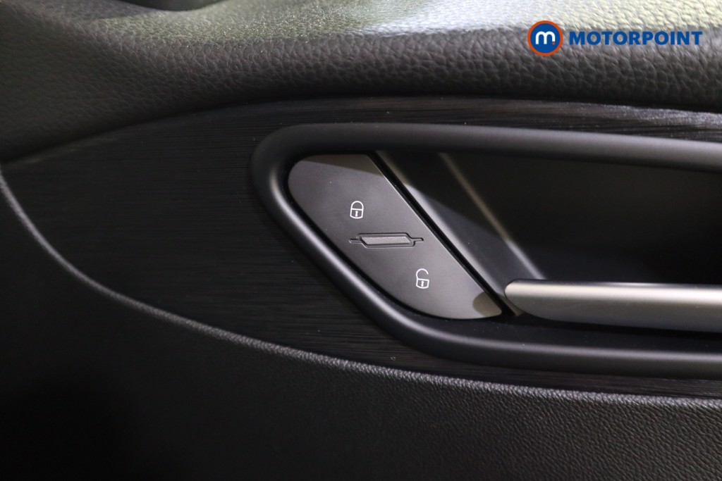 Alfa Romeo Stelvio Nero Edizione Automatic Petrol SUV - Stock Number (1634417) - 17th supplementary image