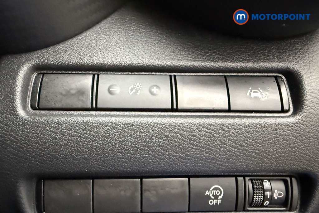 Nissan Juke N-Connecta Automatic Petrol SUV - Stock Number (1634573) - 17th supplementary image