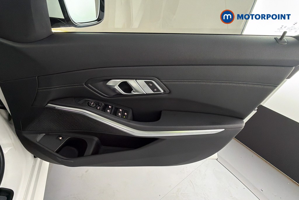 BMW 3 Series M Sport Automatic Petrol Plug-In Hybrid Saloon - Stock Number (1634799) - 19th supplementary image