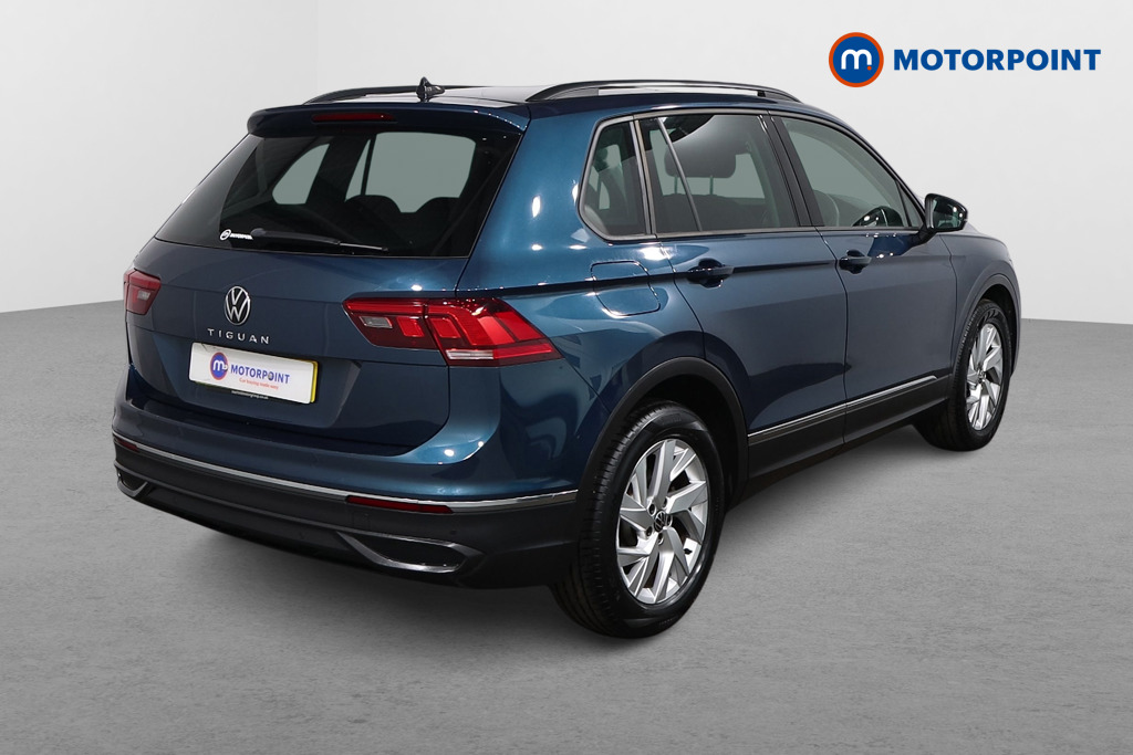 Volkswagen Tiguan Life Automatic Petrol SUV - Stock Number (1635667) - Drivers side rear corner