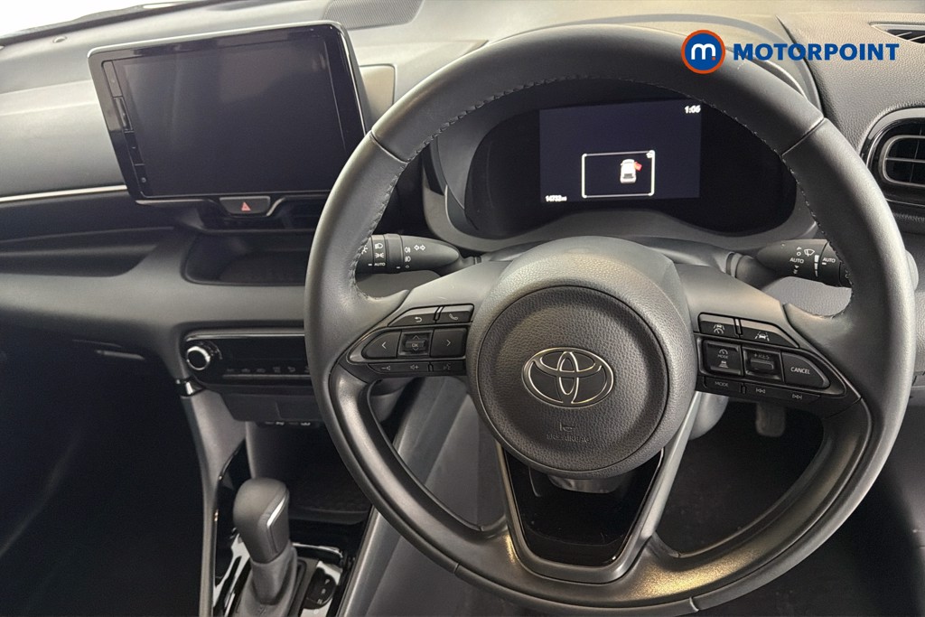 Toyota Yaris Design Automatic Petrol-Electric Hybrid Hatchback - Stock Number (1636850) - 2nd supplementary image