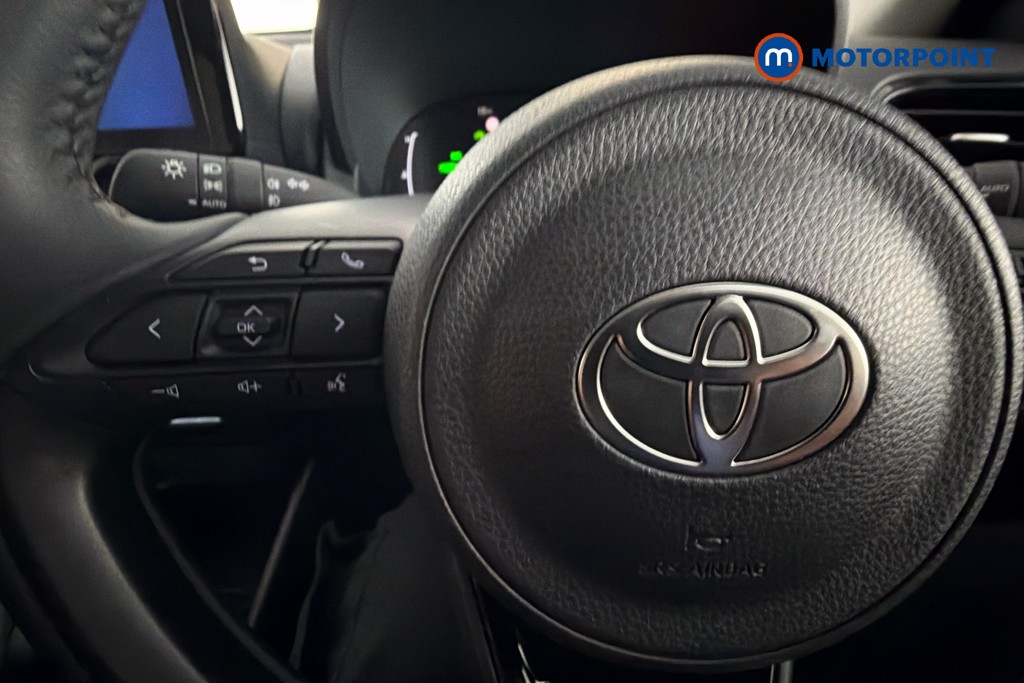Toyota Yaris Design Automatic Petrol-Electric Hybrid Hatchback - Stock Number (1636850) - 3rd supplementary image