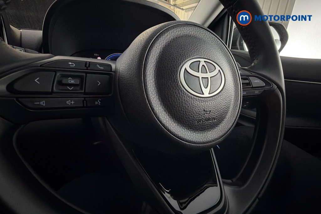 Toyota Yaris Design Automatic Petrol-Electric Hybrid Hatchback - Stock Number (1636850) - 5th supplementary image