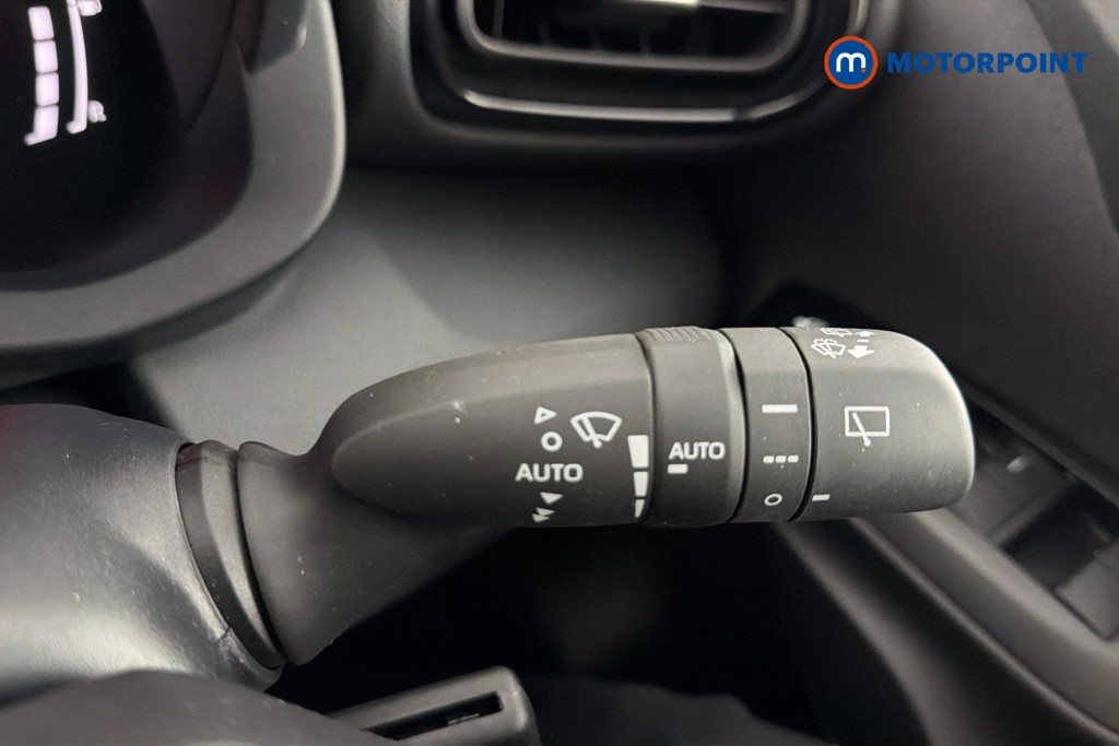 Toyota Yaris Design Automatic Petrol-Electric Hybrid Hatchback - Stock Number (1636850) - 7th supplementary image
