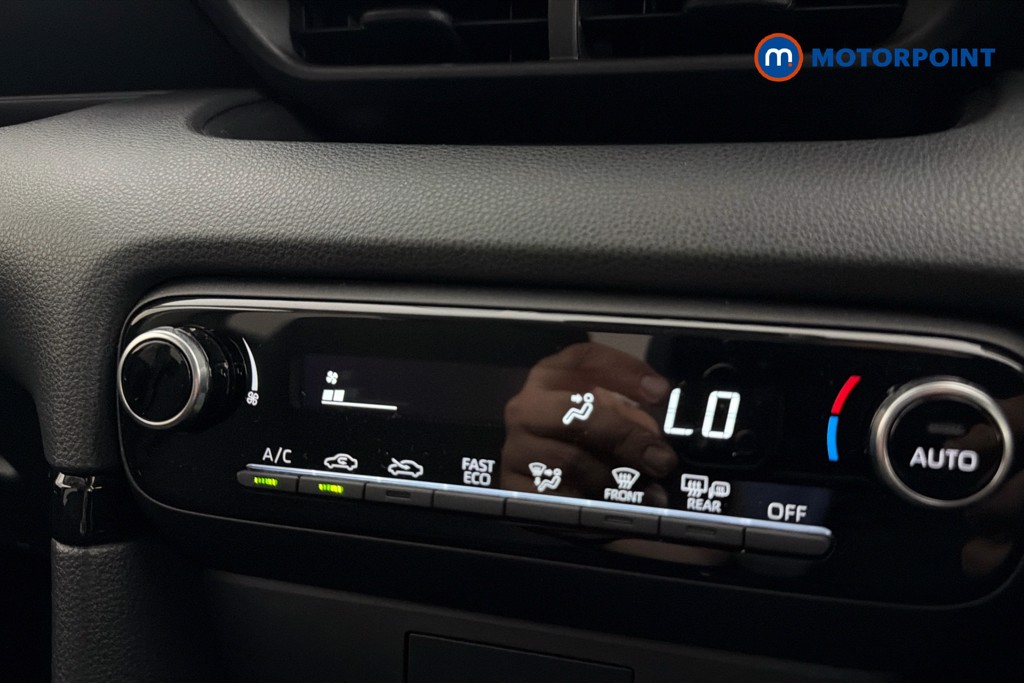 Toyota Yaris Design Automatic Petrol-Electric Hybrid Hatchback - Stock Number (1636850) - 12th supplementary image