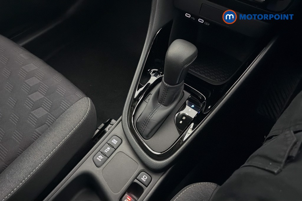 Toyota Yaris Design Automatic Petrol-Electric Hybrid Hatchback - Stock Number (1636850) - 15th supplementary image