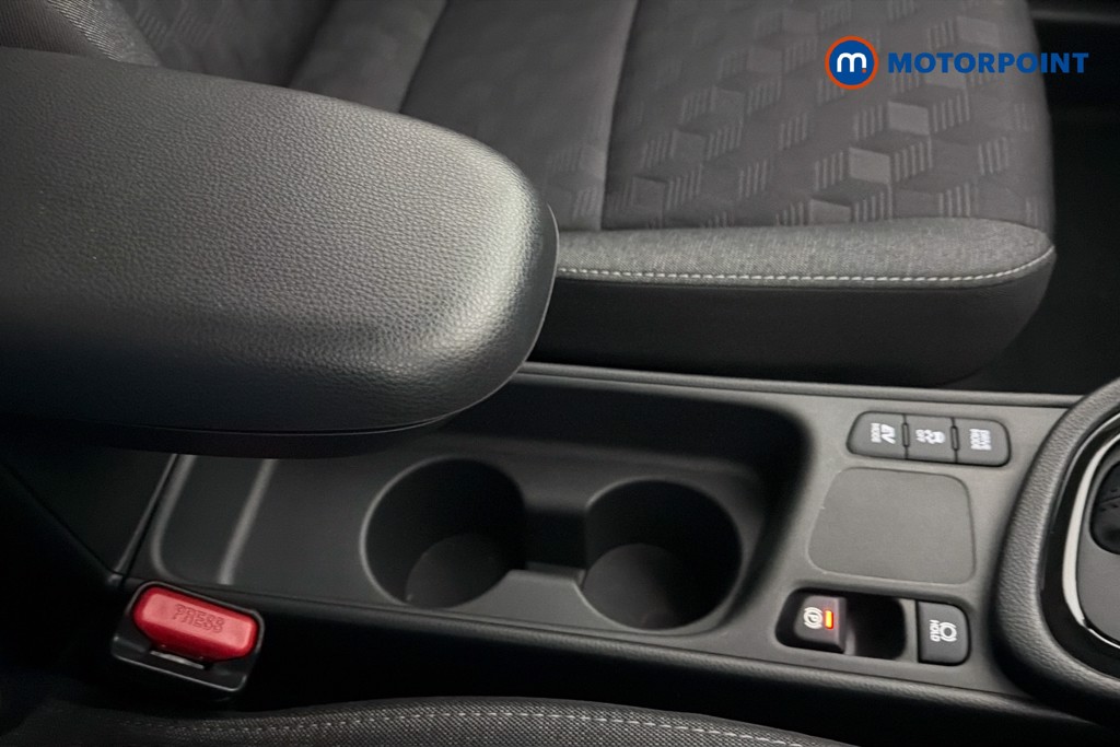 Toyota Yaris Design Automatic Petrol-Electric Hybrid Hatchback - Stock Number (1636850) - 16th supplementary image