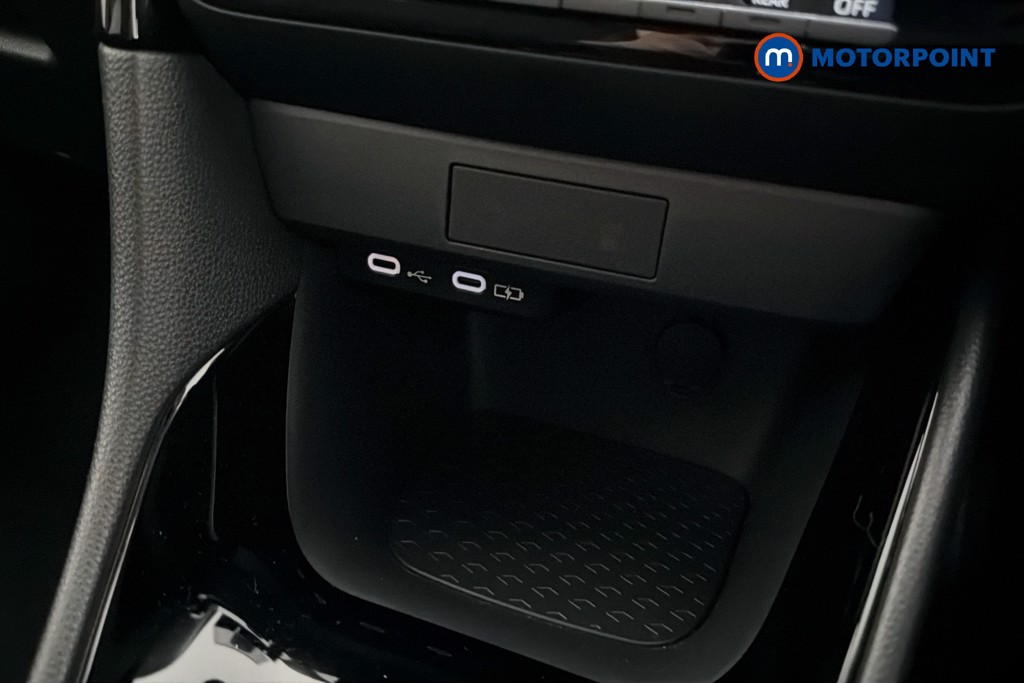 Toyota Yaris Design Automatic Petrol-Electric Hybrid Hatchback - Stock Number (1636850) - 17th supplementary image