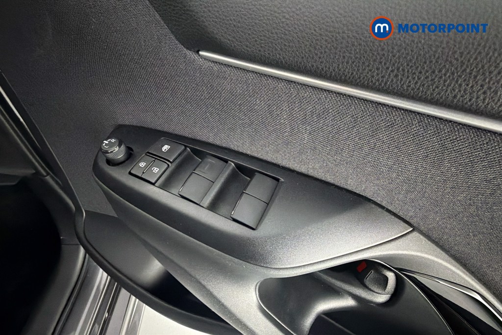 Toyota Yaris Design Automatic Petrol-Electric Hybrid Hatchback - Stock Number (1636850) - 19th supplementary image