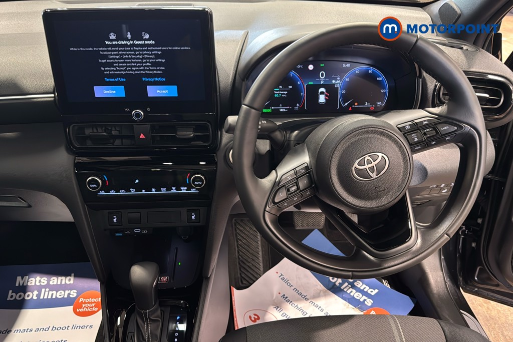 Toyota Yaris Cross Excel Automatic Petrol-Electric Hybrid Estate - Stock Number (1637423) - 2nd supplementary image