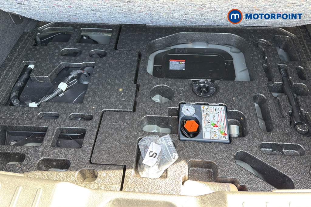 Nissan Juke Tekna Automatic Petrol-Electric Hybrid SUV - Stock Number (1637680) - 33rd supplementary image