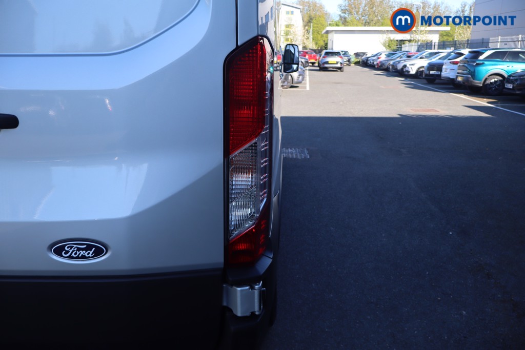 Ford Transit Leader Automatic Diesel Medium Roof Van - Stock Number (1607354) - 5th supplementary image