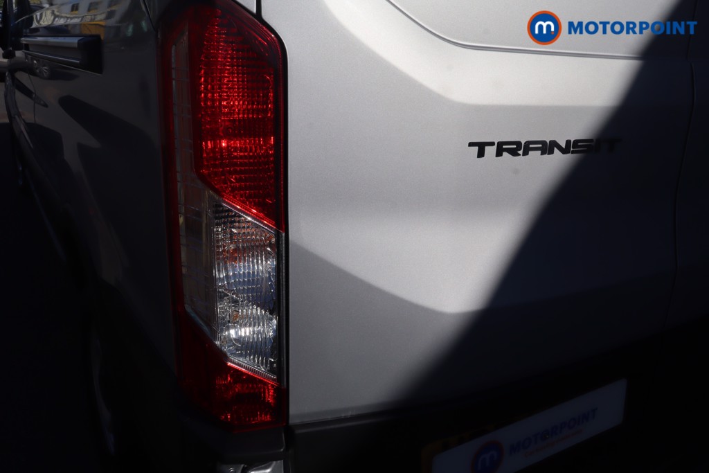 Ford Transit Leader Automatic Diesel Medium Roof Van - Stock Number (1607354) - 6th supplementary image