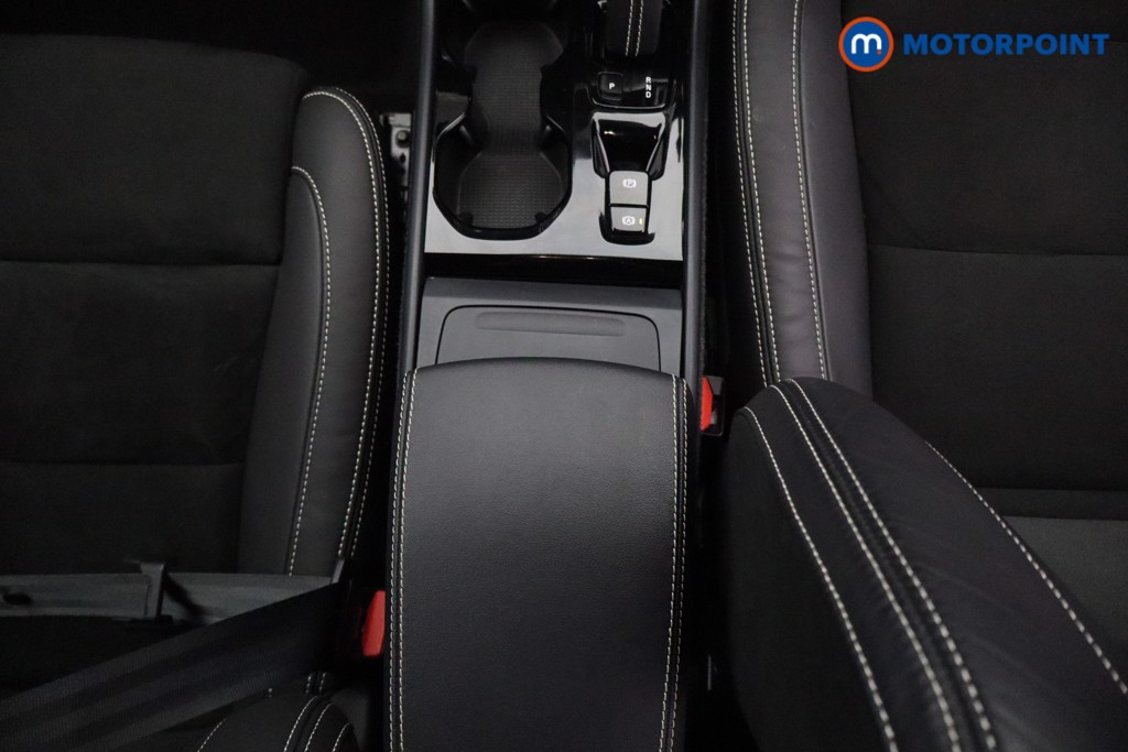 Volvo Xc40 R Design Pro Automatic Petrol SUV - Stock Number (1623418) - 5th supplementary image