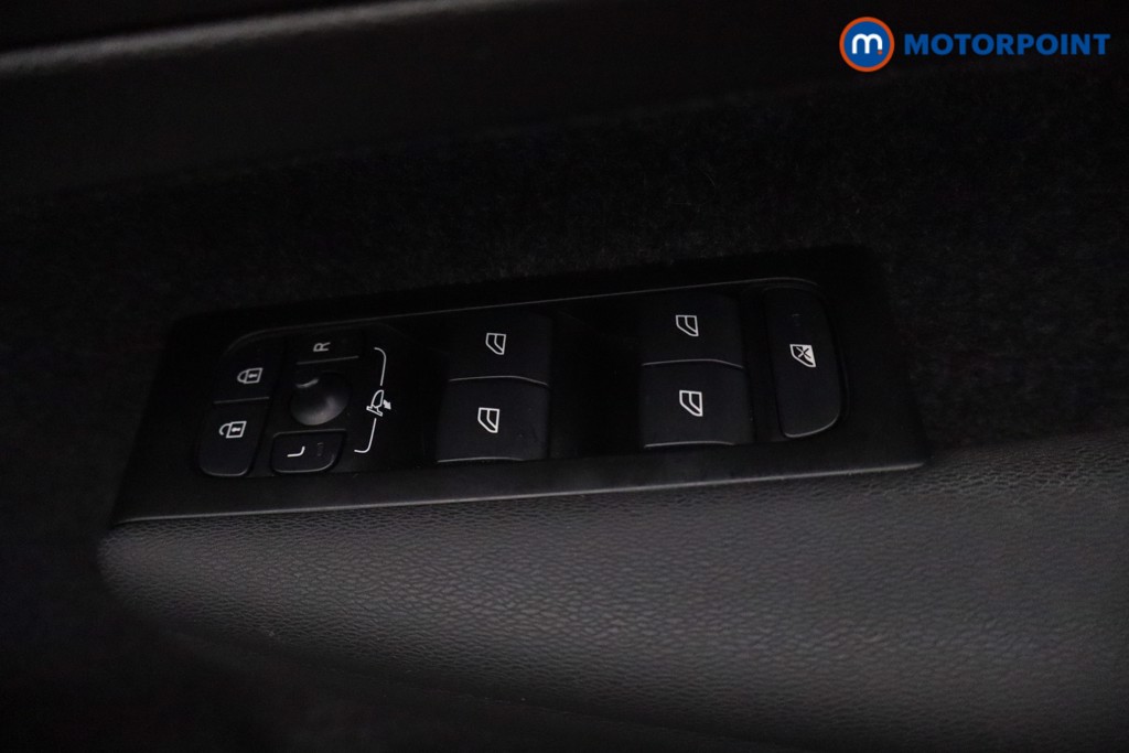 Volvo Xc40 R Design Pro Automatic Petrol SUV - Stock Number (1623418) - 21st supplementary image