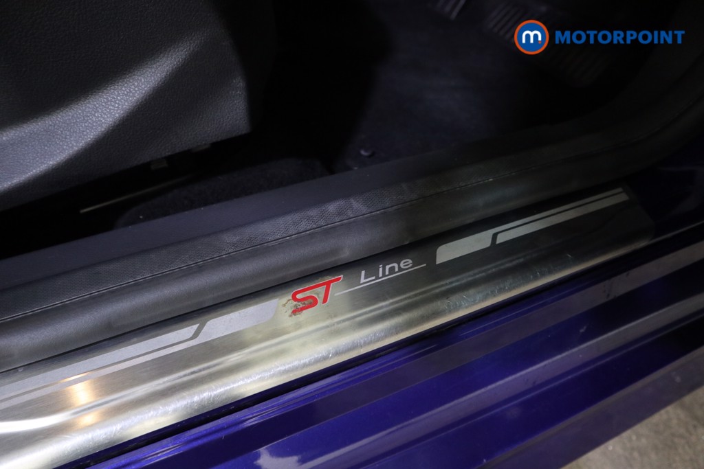 Ford Focus St-Line X Manual Petrol Hatchback - Stock Number (1625512) - 17th supplementary image