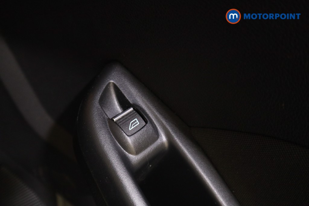 Ford Focus St-Line X Manual Petrol Hatchback - Stock Number (1625512) - 21st supplementary image