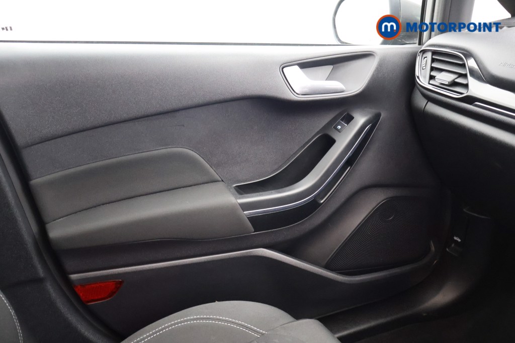 Ford Fiesta Zetec Manual Petrol Hatchback - Stock Number (1627549) - 10th supplementary image