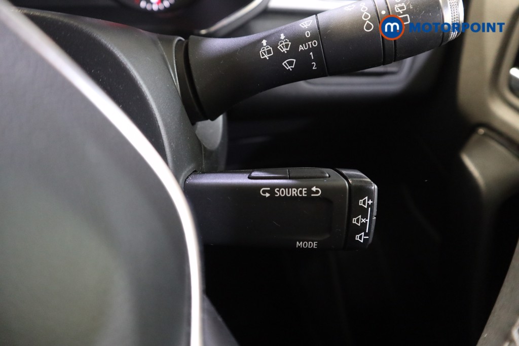 Renault Captur Iconic Manual Petrol SUV - Stock Number (1629725) - 5th supplementary image