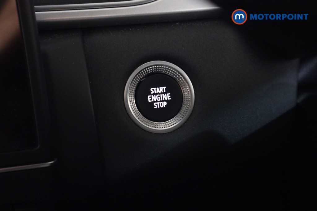 Renault Captur Iconic Manual Petrol SUV - Stock Number (1629725) - 7th supplementary image