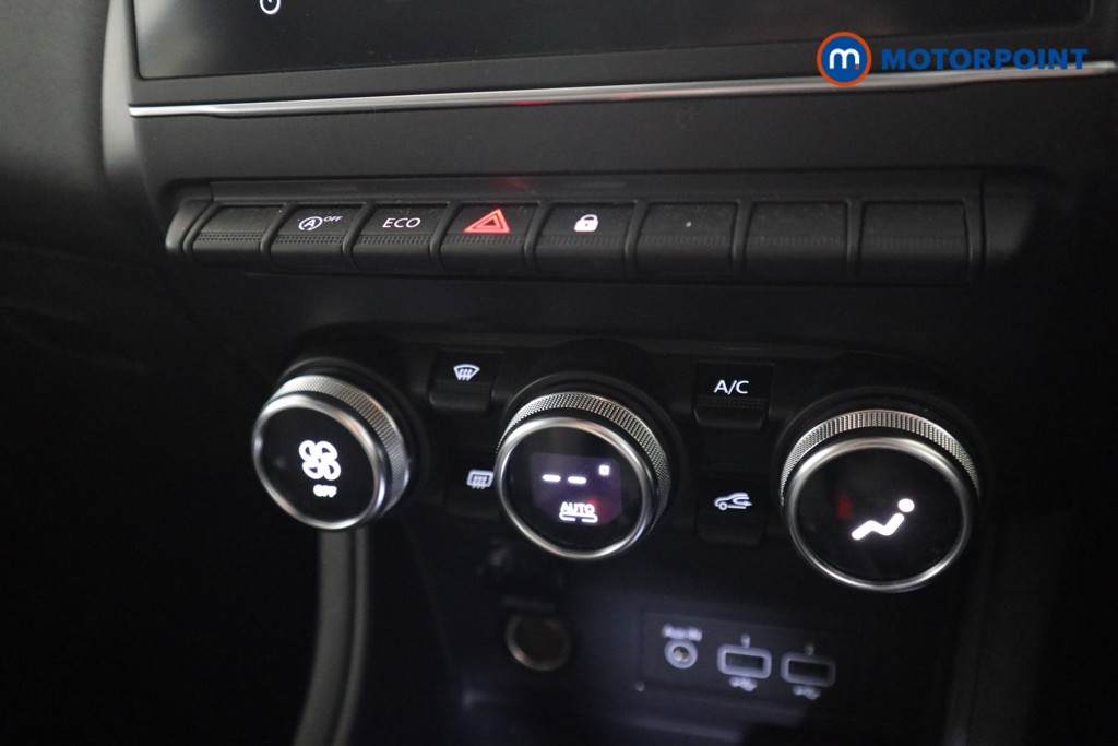 Renault Captur Iconic Manual Petrol SUV - Stock Number (1629725) - 9th supplementary image