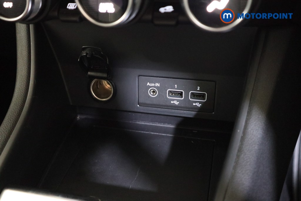 Renault Captur Iconic Manual Petrol SUV - Stock Number (1629725) - 10th supplementary image