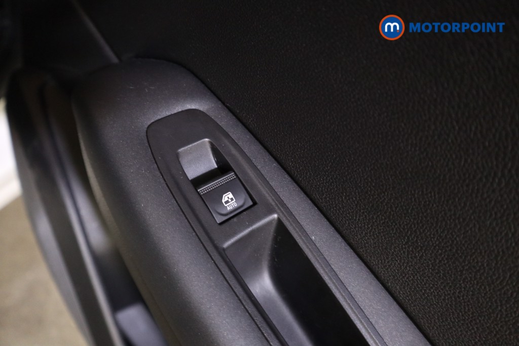 Renault Captur Iconic Manual Petrol SUV - Stock Number (1629725) - 19th supplementary image