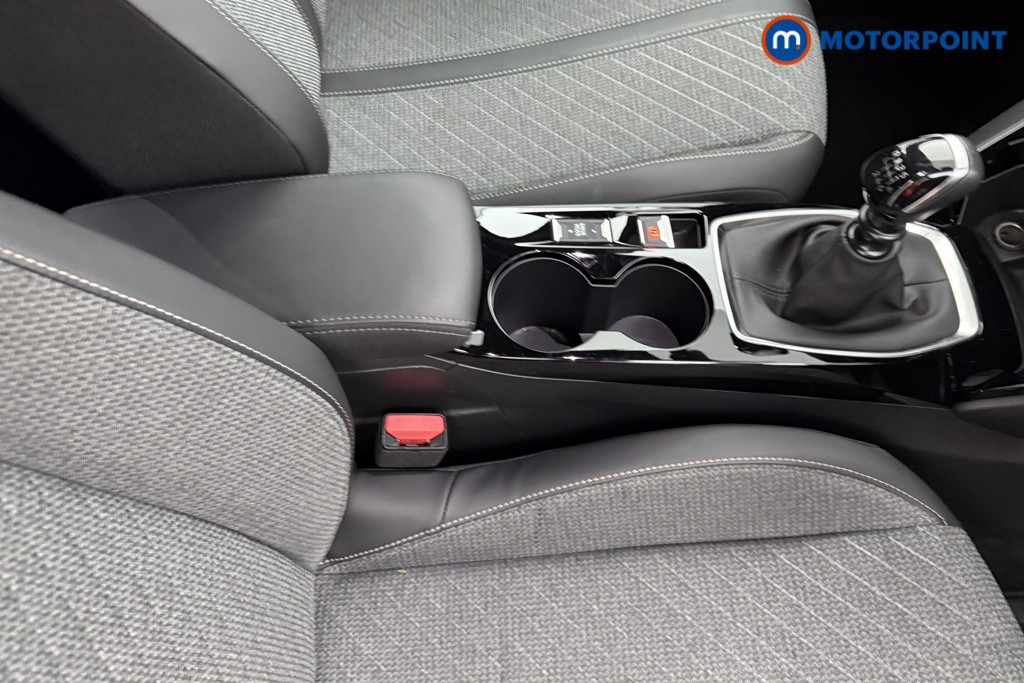Peugeot 2008 Allure Manual Petrol SUV - Stock Number (1630212) - 12th supplementary image