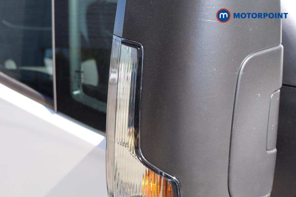 Iveco Daily Business Automatic Diesel High Volume-High Roof Van - Stock Number (1631872) - Passenger side front corner