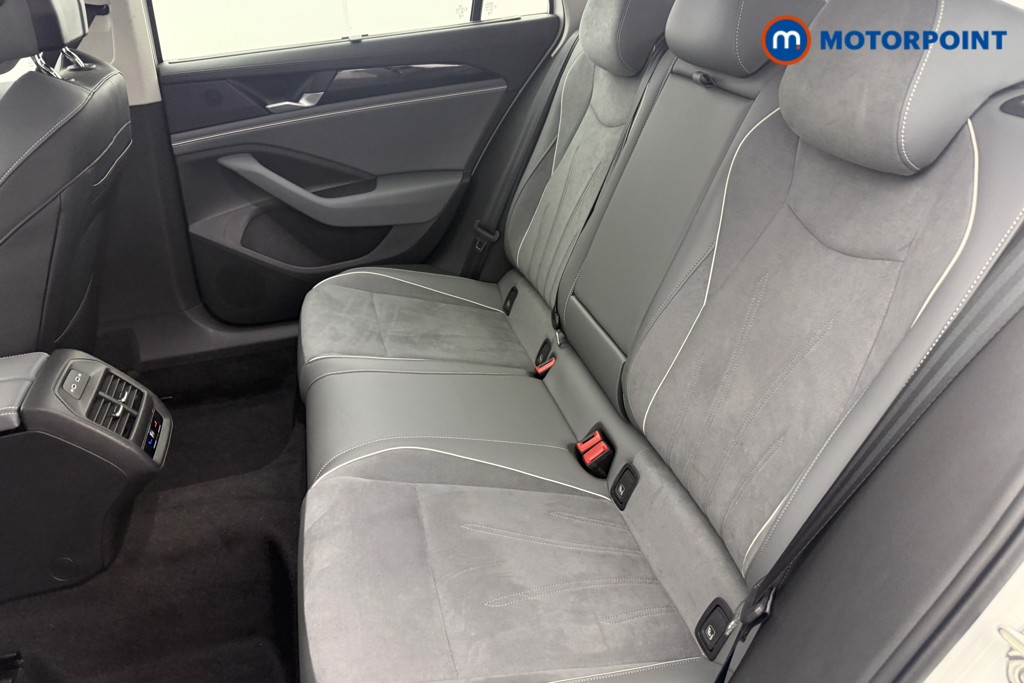 Volkswagen Passat Life Automatic Petrol Plug-In Hybrid Estate - Stock Number (1632925) - 15th supplementary image