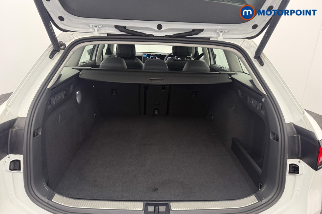 Volkswagen Passat Life Automatic Petrol Plug-In Hybrid Estate - Stock Number (1632925) - 16th supplementary image